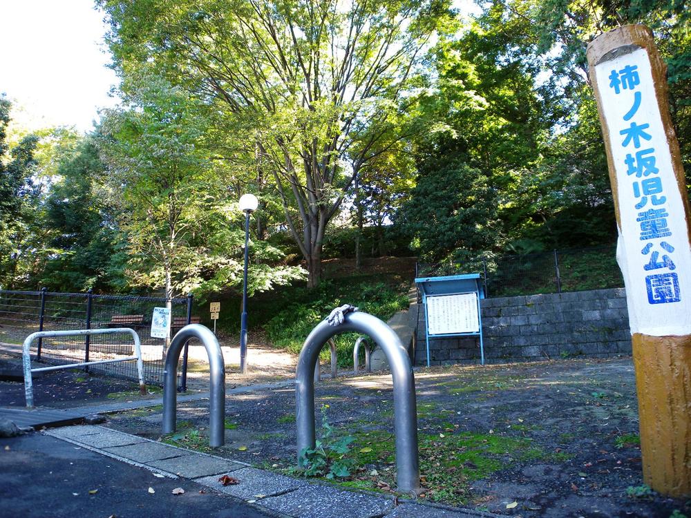 Other. 1-minute walk to the park (about 40m)