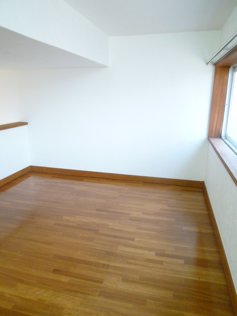 Other room space. Because the loft with a window is bright ☆