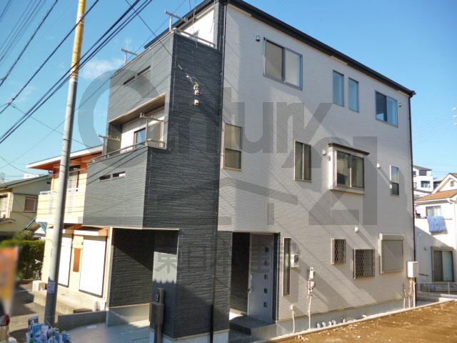 Local appearance photo. Local (12 May 2013) Shooting