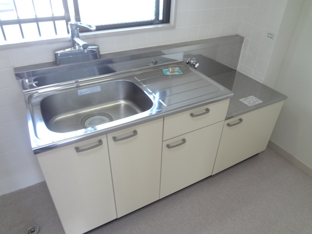 Kitchen. Two-burner stove installation Allowed ◆