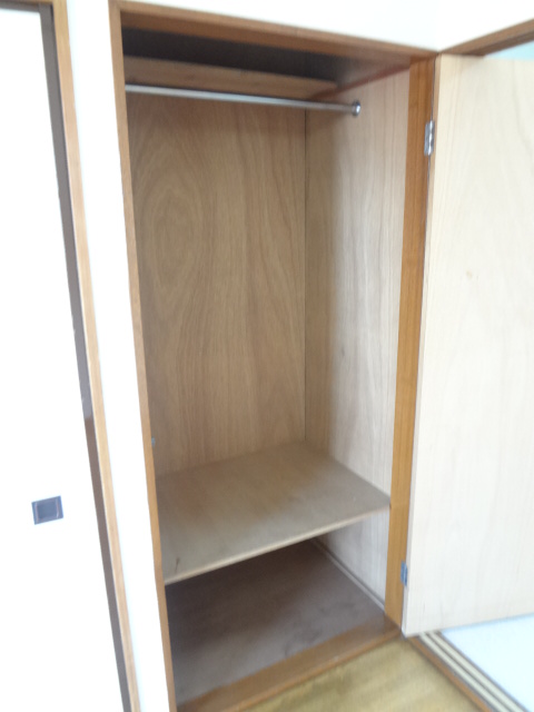 Receipt. Convenient closet type