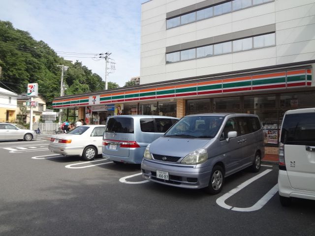 Convenience store. 780m to Seven-Eleven (convenience store)