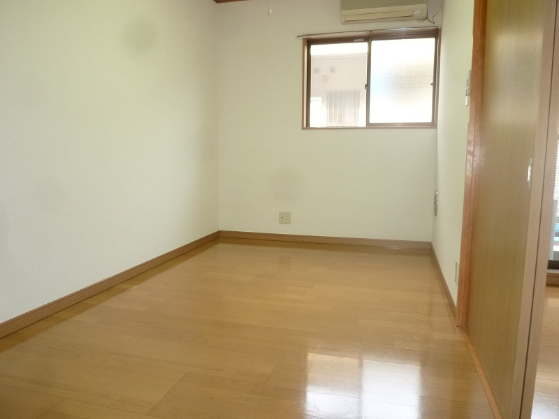 Living and room. Western-style 5 Pledge