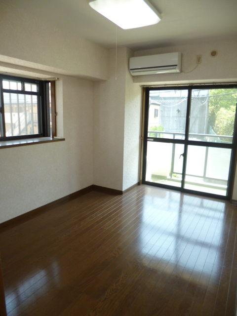 Other room space. Good per sun.