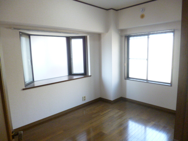 Other room space. Entrance side Western-style