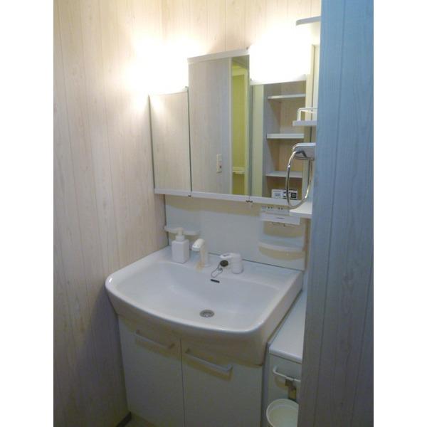 Wash basin, toilet. H21_nenkokan