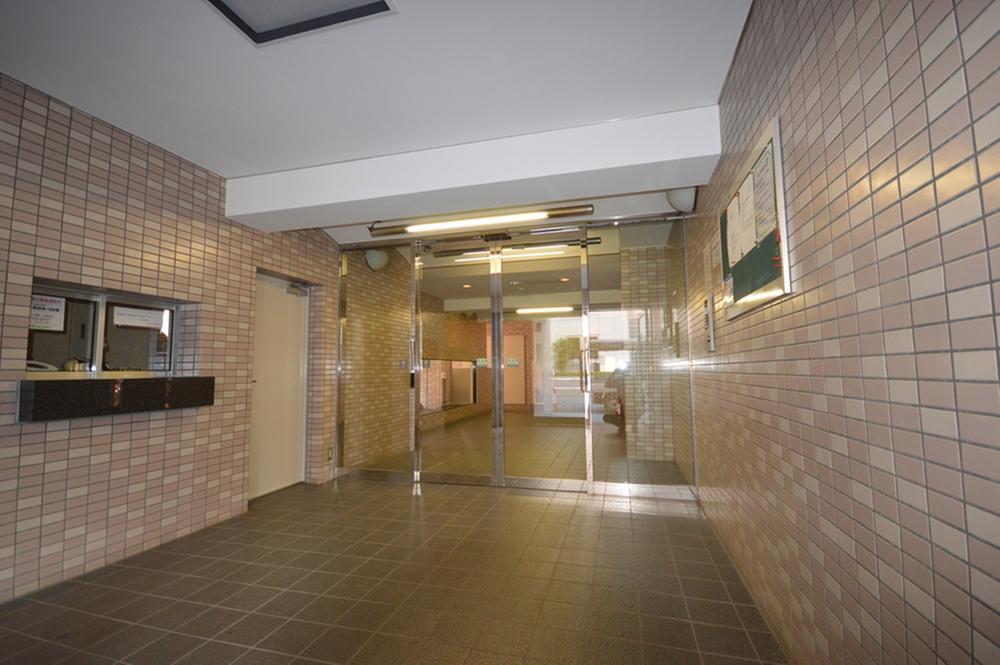 Entrance. Common areas