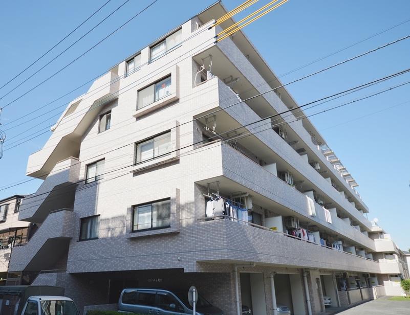 Local appearance photo. Local (10 May 2013) Shooting