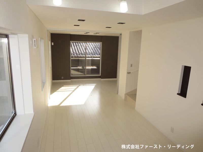 Living. Cafe style 14.8 quires LDK There are bay windows and atrium is lighting full of living space! (November 2013) Shooting