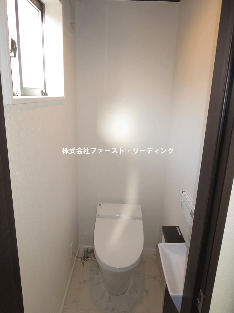 Toilet. Is easy to clean a tank-less toilet! (November 2013) Shooting