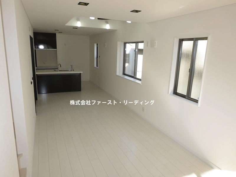 Living. Cafe style 14.8 quires LDK There are bay windows and atrium is lighting full of living space! (November 2013) Shooting