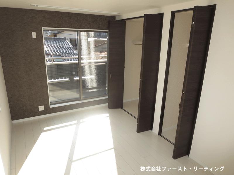 Non-living room. All room flooring and is with a closet! (November 2013) Shooting