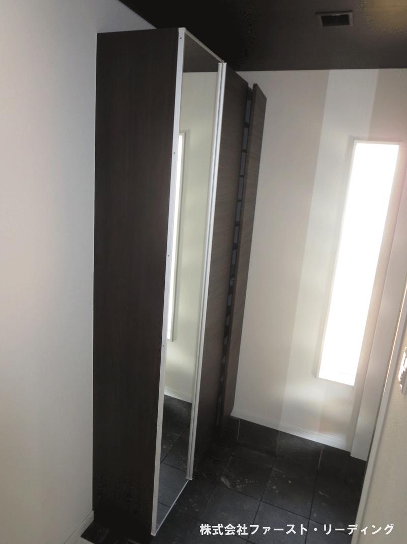 Entrance. Entrance is with storage mirror! (November 2013) Shooting