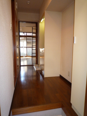 Living and room. There entrance storage! Many people of the shoes is a must-see! 