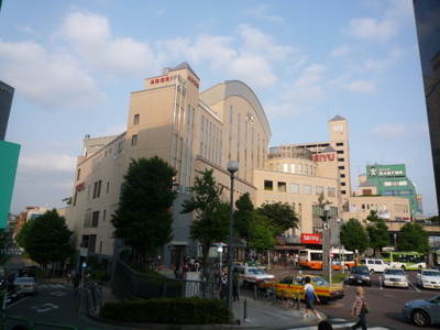 Supermarket. Seiyu to (super) 1300m