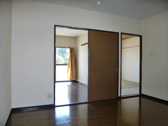 Living and room. It will be in a room photo of the same type by the room.