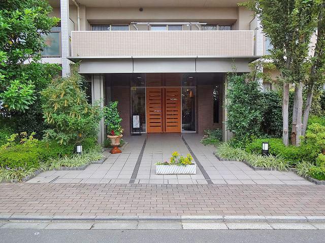 Entrance. Common areas