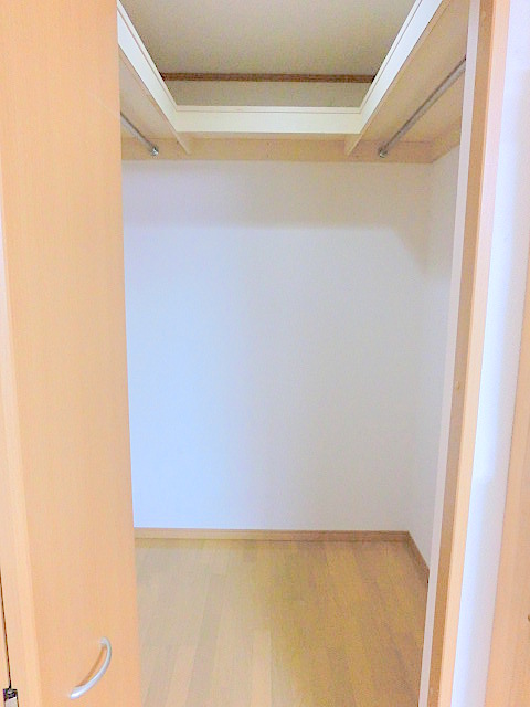 Receipt. Walk-in closet