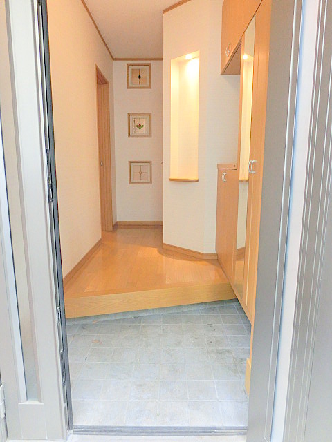 Entrance. Entrance hall