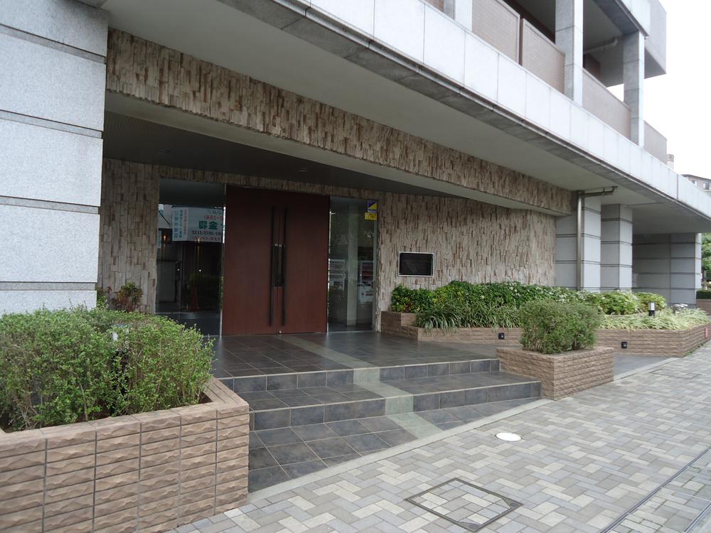 Entrance. Common areas