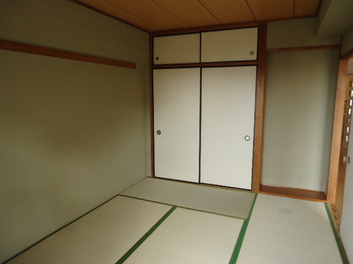 Other room space. Japanese-style room (approximately 6.0 tatami mats)