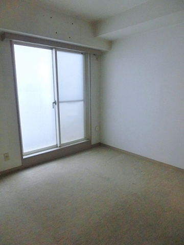 Other room space. Bedroom (pre-cleaning)