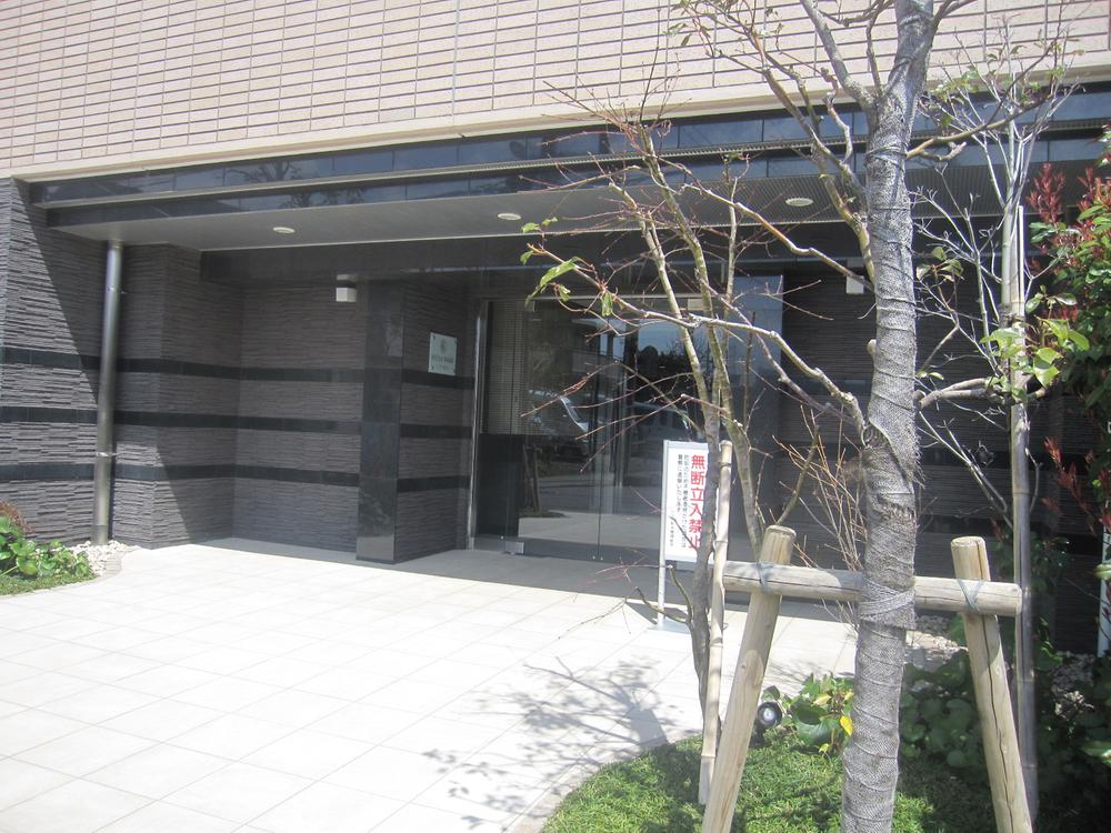 Entrance. Common areas