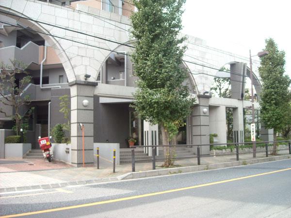 Entrance. Common areas