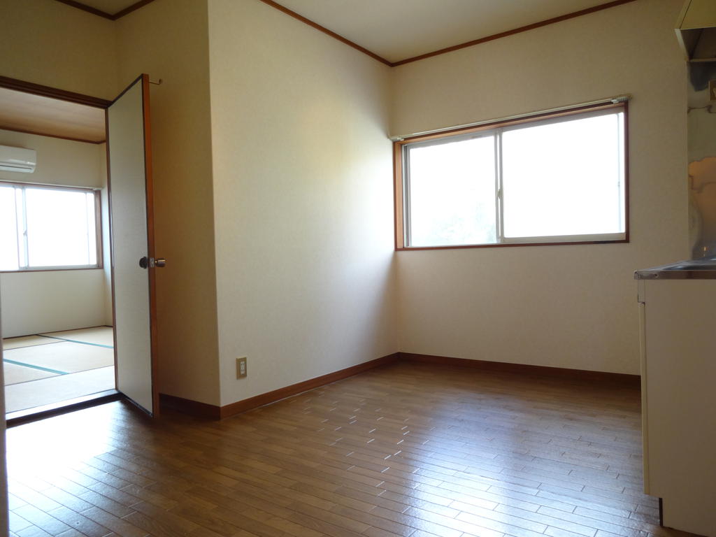 Kitchen. Dining space spacious