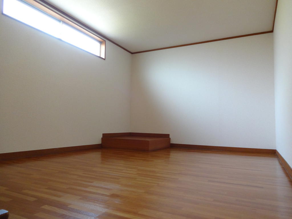 Other room space. Loft with a height that make