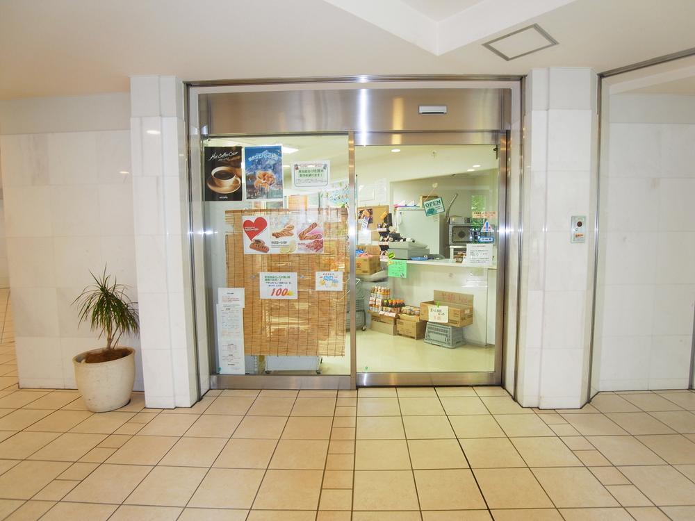 Other common areas. Mini store