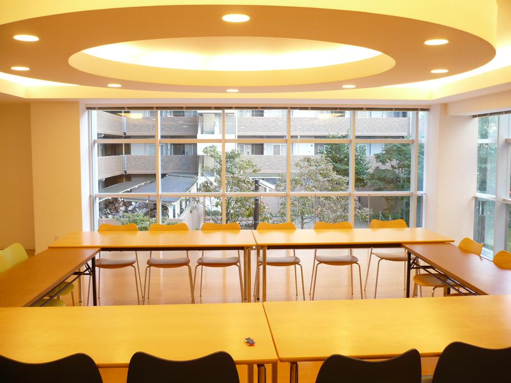 Other common areas. Chitin Stadium (meeting room)