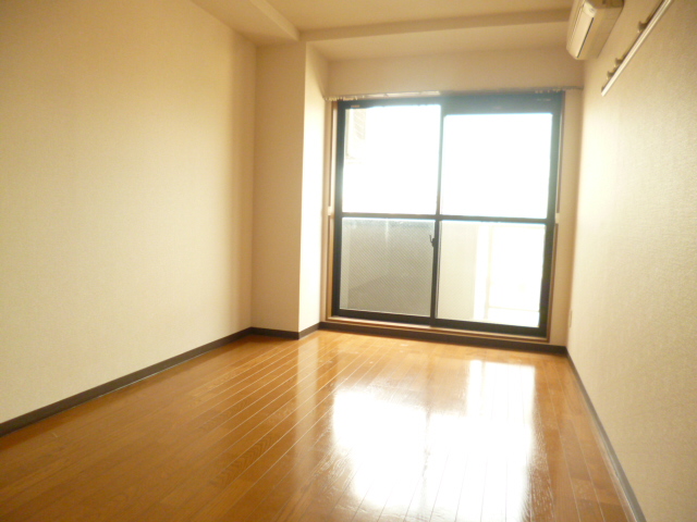 Other room space. All flooring