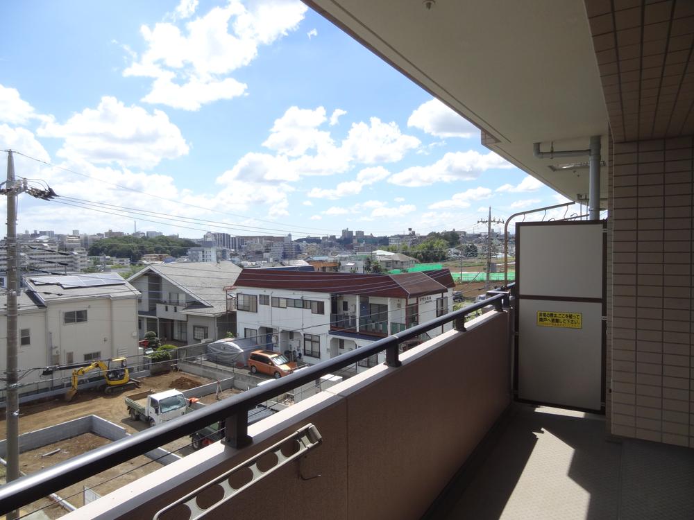 View photos from the dwelling unit. View from the site (August 2013) Shooting