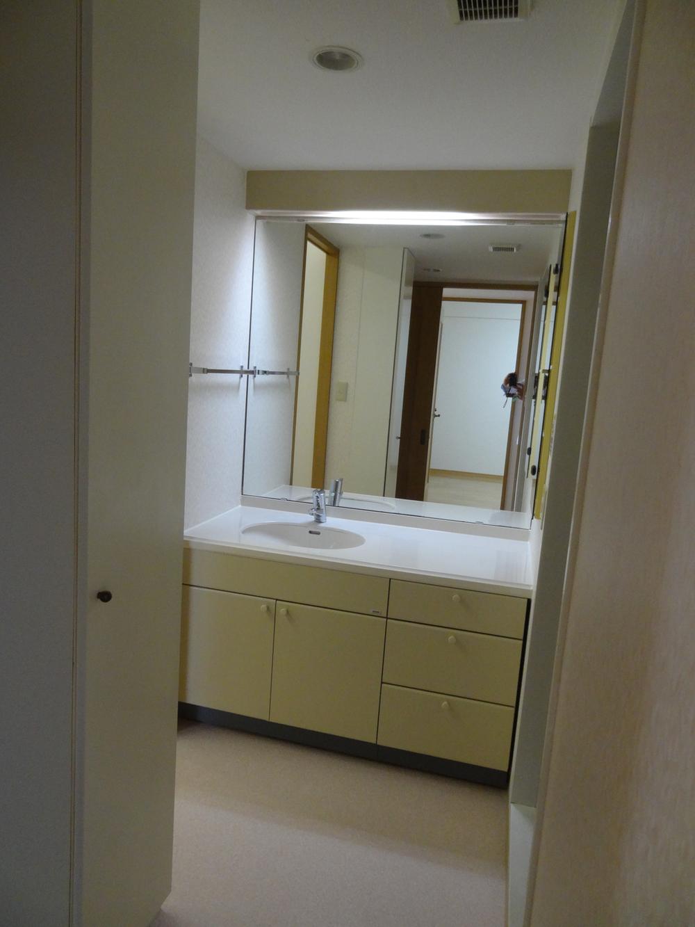 Wash basin, toilet. Indoor (September 2013) Shooting