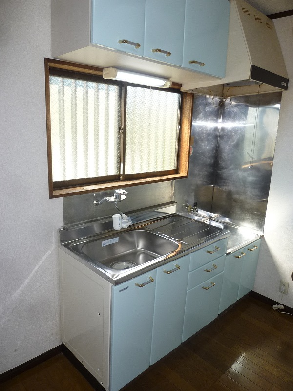 Kitchen. Kitchen sink replaced.