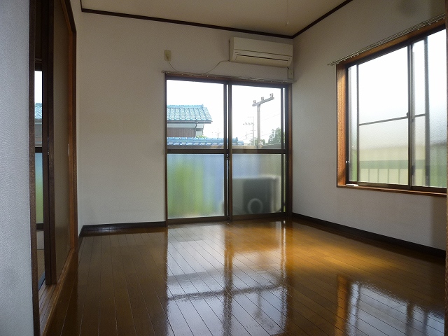 Living and room. Western-style 6 Pledge