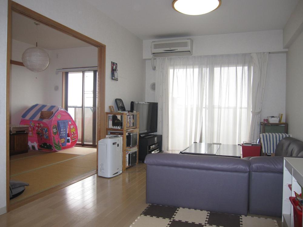 Living. Living-dining