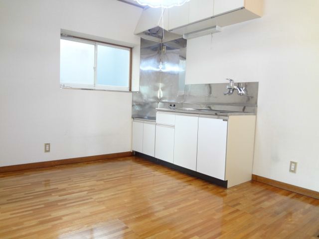 Kitchen. Two-burner gas stove installation Allowed spacious kitchen