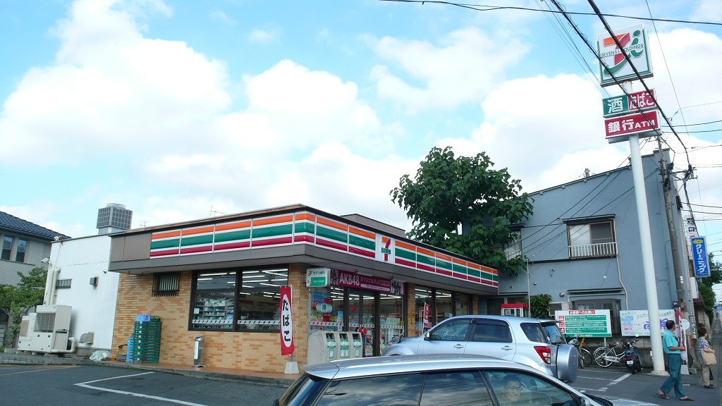 Convenience store. 340m to Seven-Eleven (convenience store)