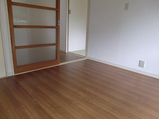 Living and room. It will be in a room photo of the same type by the room. 