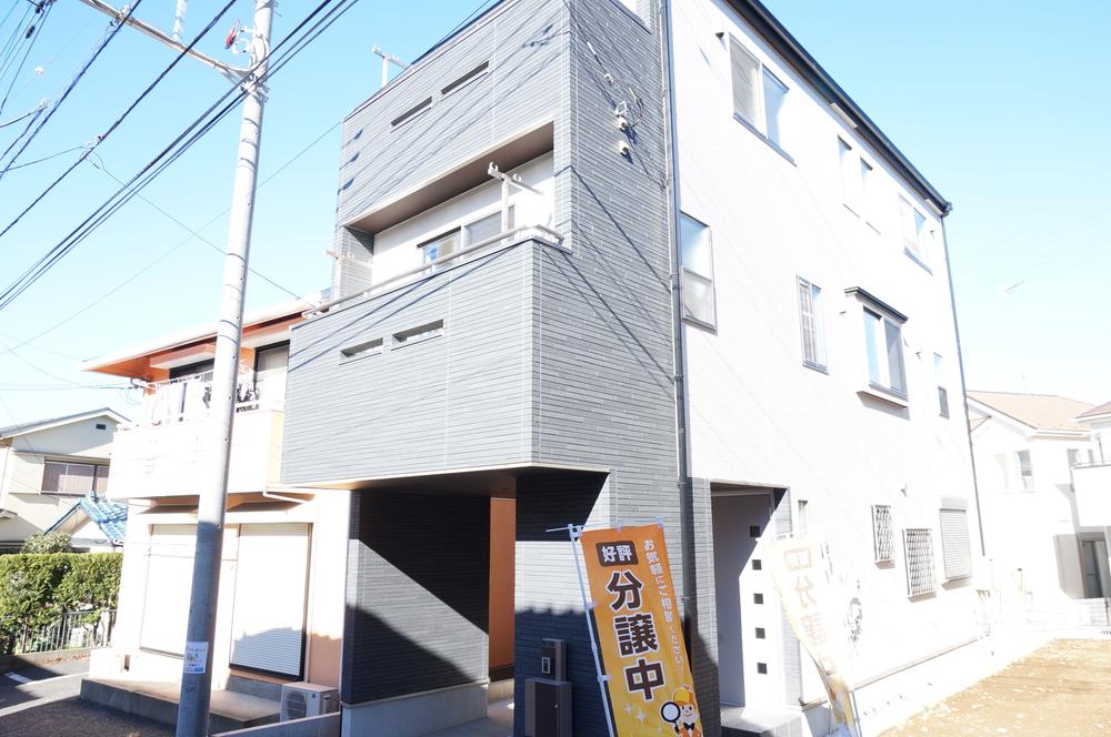 Local appearance photo. Local (12 May 2013) Shooting