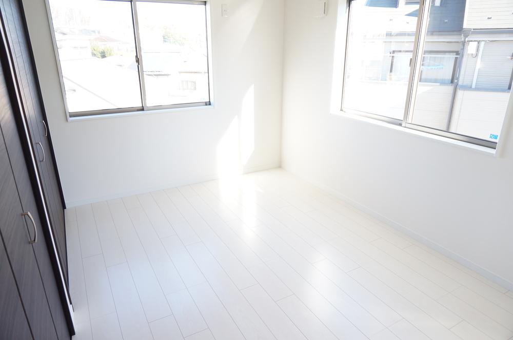 Non-living room. Indoor (12 May 2013) Shooting