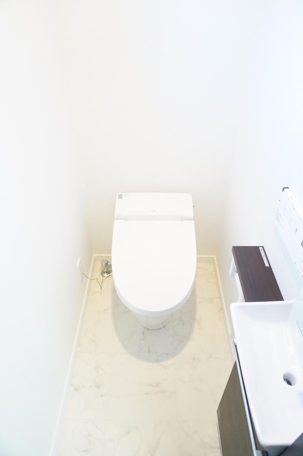 Toilet. Indoor (12 May 2013) Shooting