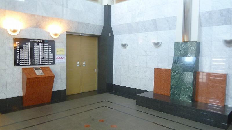 Entrance. Common areas