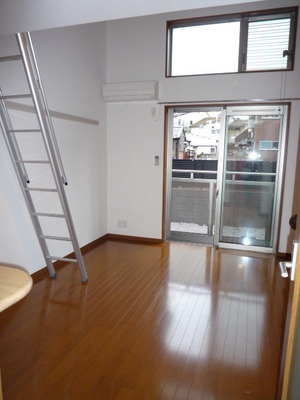 Living and room.  ※ Photos are separate in Room.