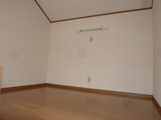 Other room space. Loft space