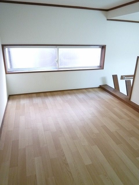 Other room space. loft