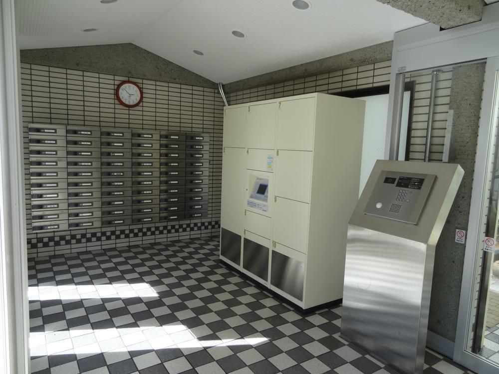 Entrance. Common areas