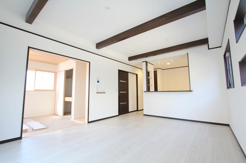 Same specifications photos (living). Construction example: a living-dining